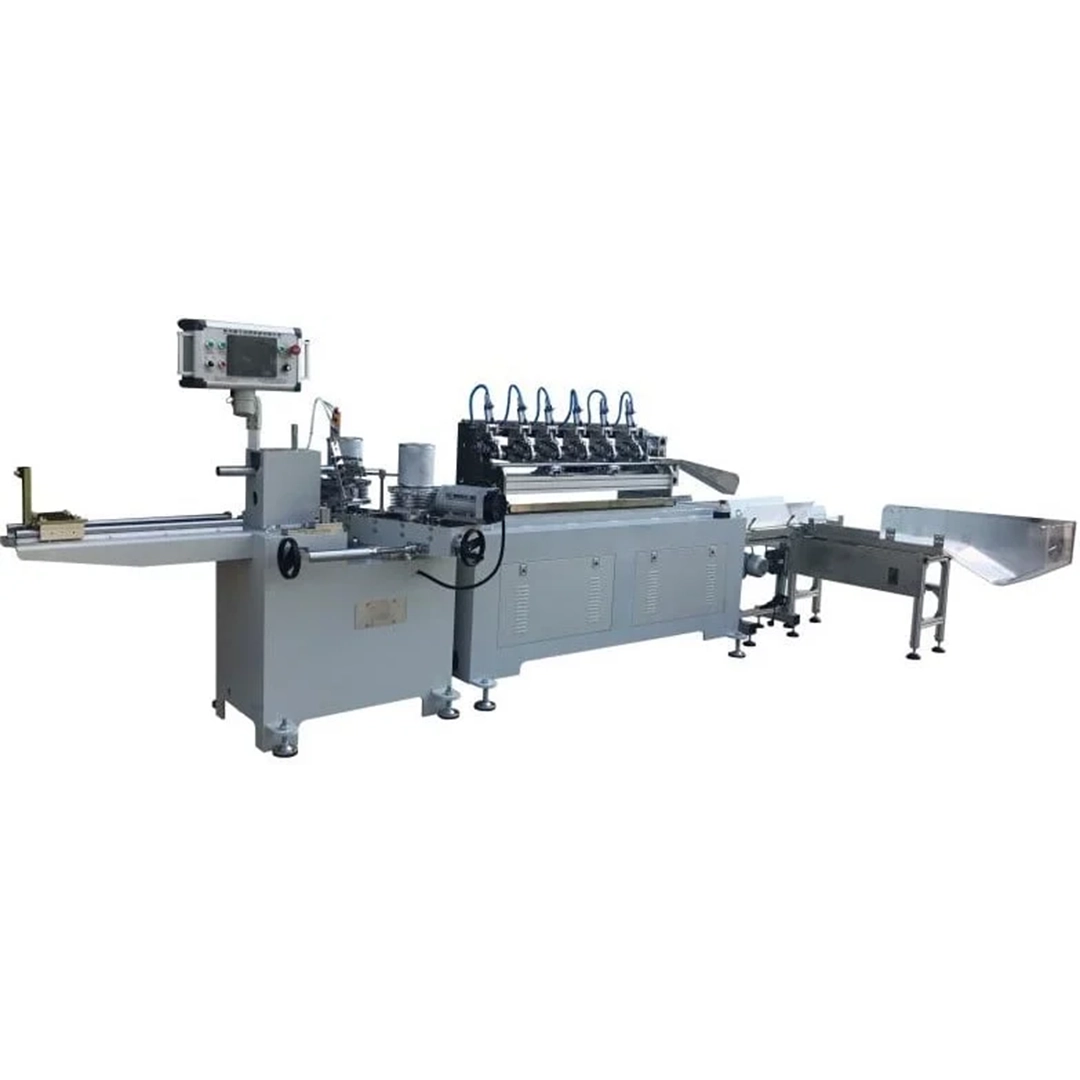 Máquina de fabricación de pajitas de papel MPP-3 en funcionamiento.